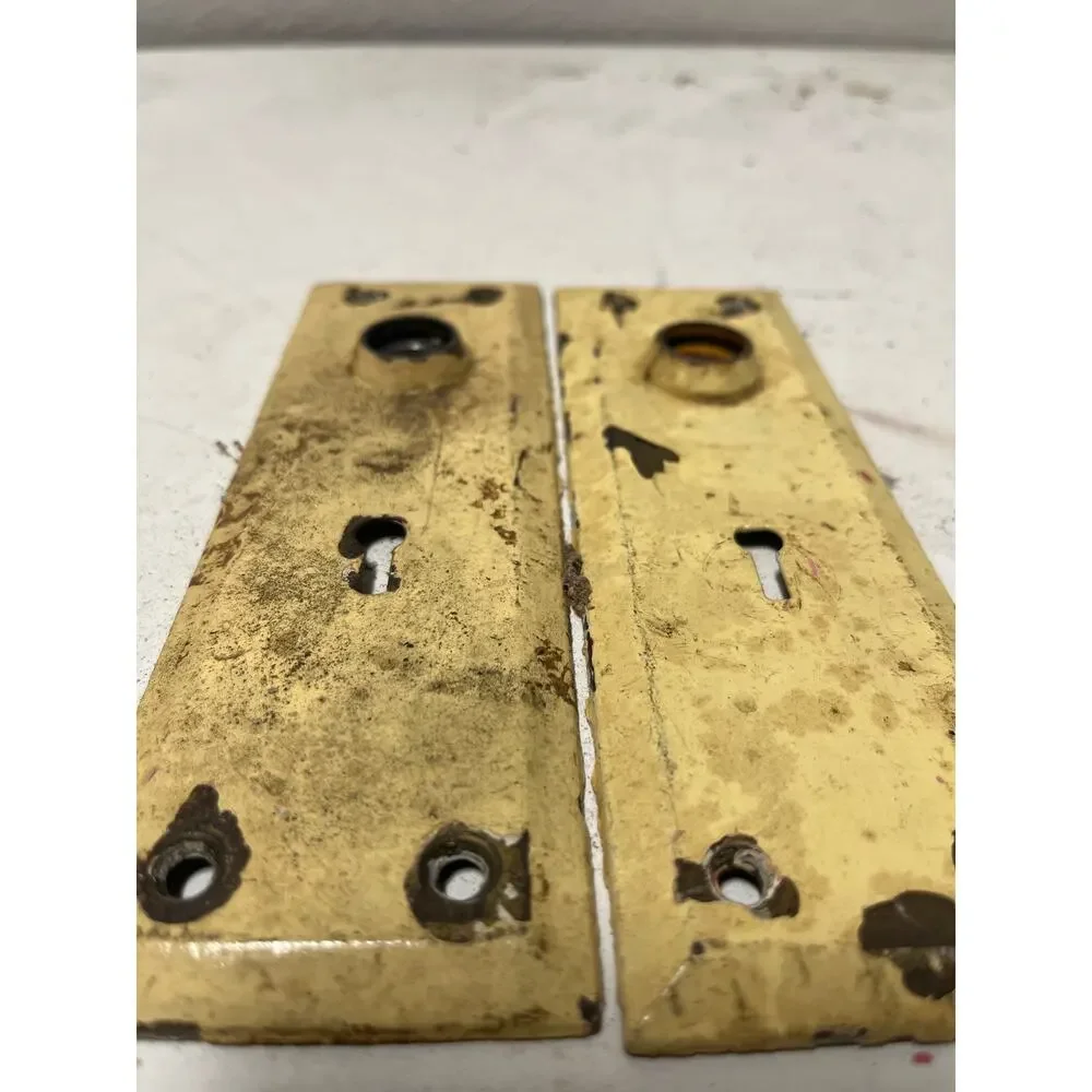 Vintage Cream Metal Door Knob Back Plates Skeleton Key Antique 2-1/4”x7”